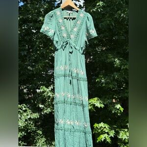 BaeVely Elegant Green and White Embroidered V Neck Floral Boho Maxi Dress size M